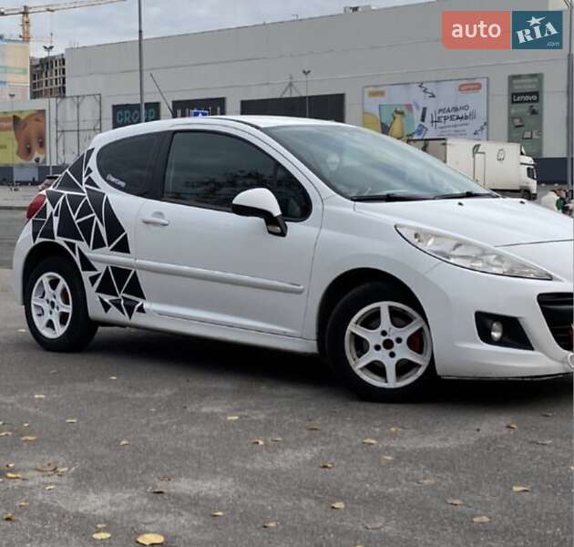 Хетчбек Peugeot 207 2012 в Києві