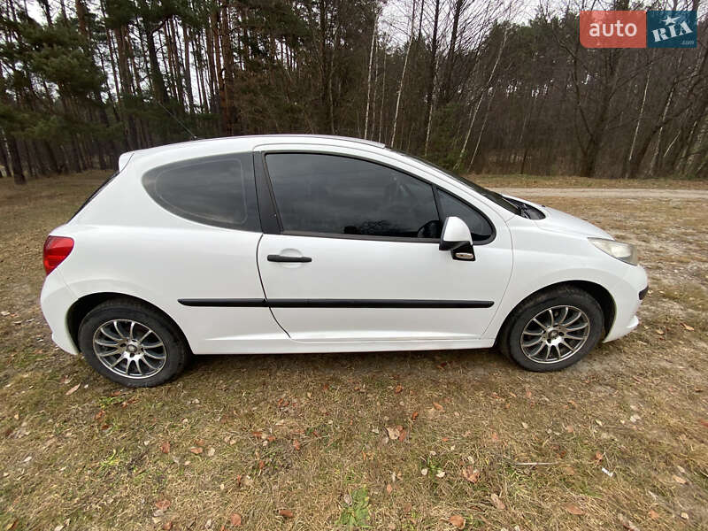 Хэтчбек Peugeot 207 2009 в Коростышеве