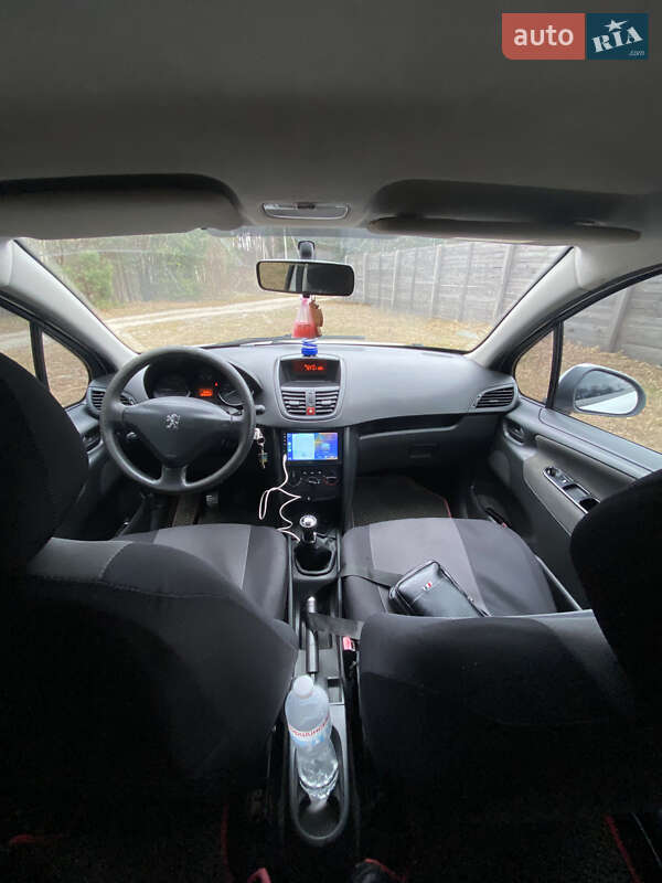 Хэтчбек Peugeot 207 2009 в Коростышеве