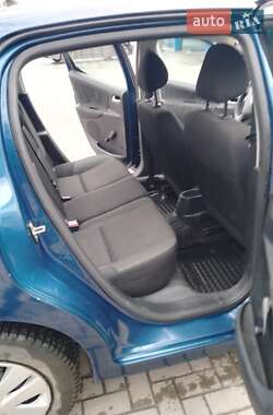 Хэтчбек Peugeot 207 2010 в 