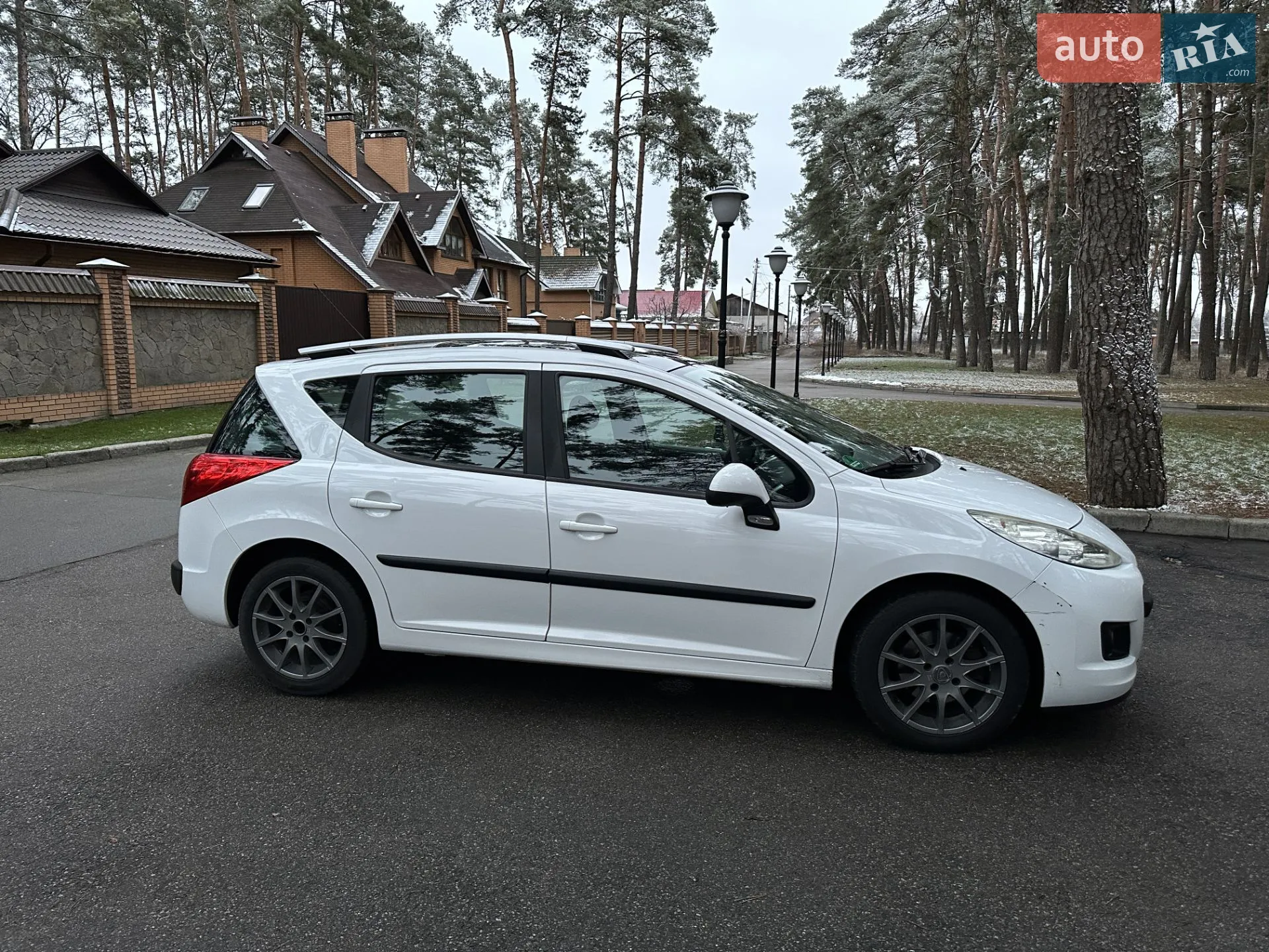 2010 Peugeot 207 - мініатюра 2
