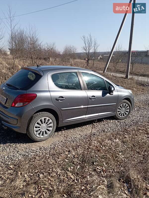 Хэтчбек Peugeot 207 2010 в Ивано-Франковске
