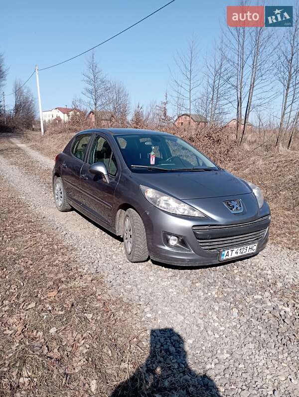 Хэтчбек Peugeot 207 2010 в Ивано-Франковске