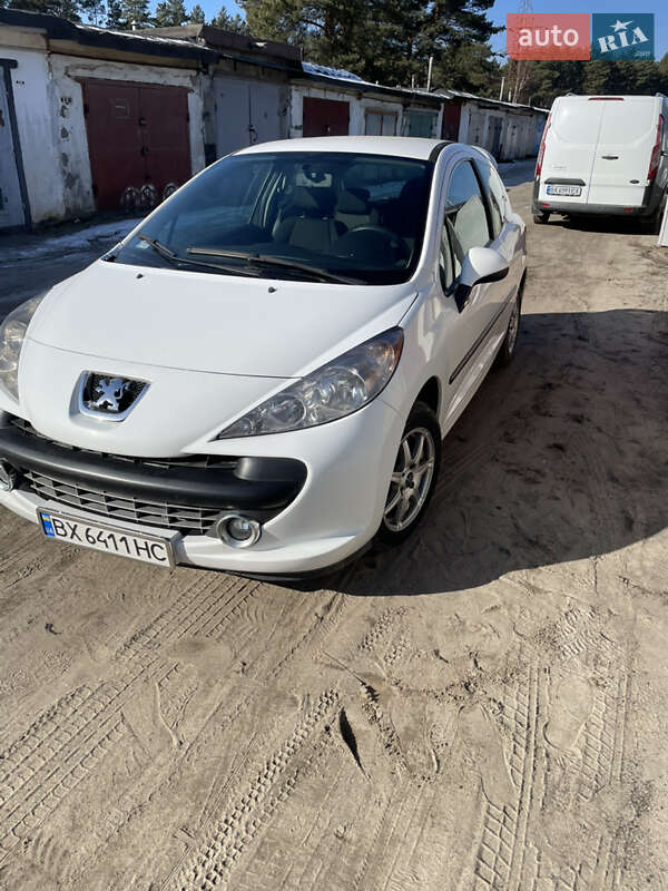 Хэтчбек Peugeot 207 2008 в Славуте