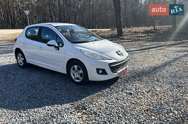 Хетчбек Peugeot 207 2010 в 