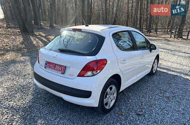 Хетчбек Peugeot 207 2010 в 