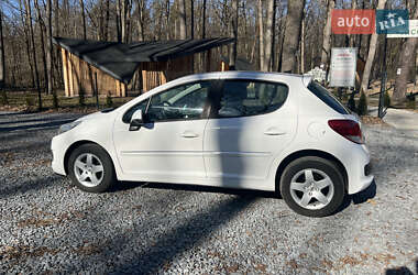 Хетчбек Peugeot 207 2010 в 