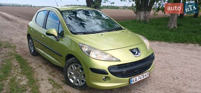 Хетчбек Peugeot 207 2008 в Києві