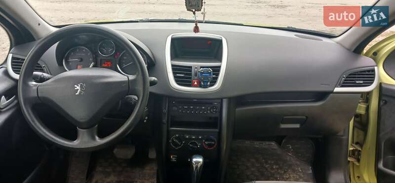 Хетчбек Peugeot 207 2008 в Києві