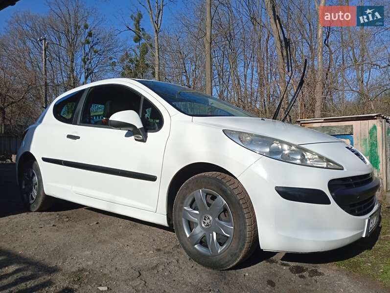 Хетчбек Peugeot 207 2008 в 