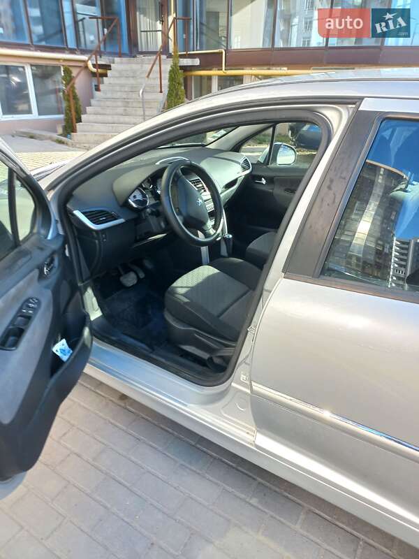 Хетчбек Peugeot 207 2010 в Тернополі