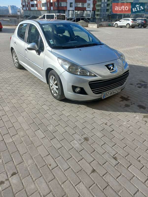 Хетчбек Peugeot 207 2010 в Тернополі