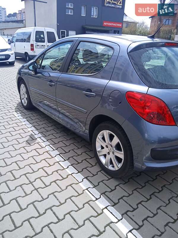 Хэтчбек Peugeot 207 2007 в 