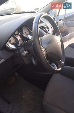 Хэтчбек Peugeot 207 2007 в 