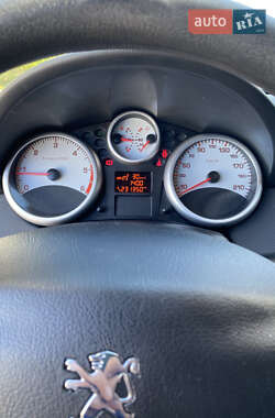Хетчбек Peugeot 207 2010 в 