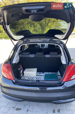 Хетчбек Peugeot 207 2010 в 