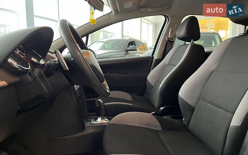 Хетчбек Peugeot 207 2008 в Шептицькому