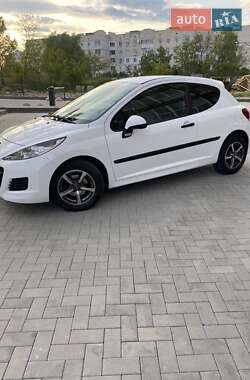 Хетчбек Peugeot 207 2010 в 