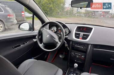 Хетчбек Peugeot 207 2010 в 