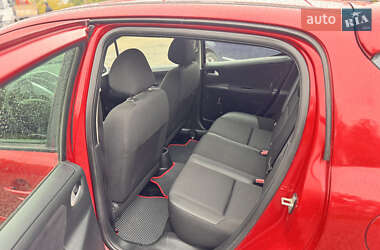 Хетчбек Peugeot 207 2010 в 