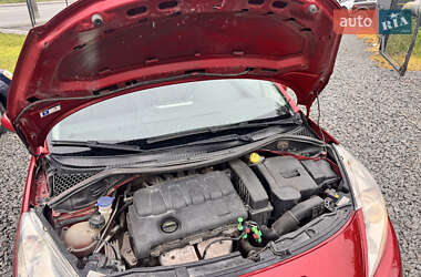 Хетчбек Peugeot 207 2010 в 