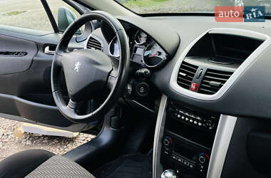 Хэтчбек Peugeot 207 2010 в 