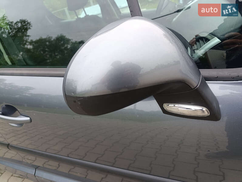 Хэтчбек Peugeot 207 2010 в Владимире