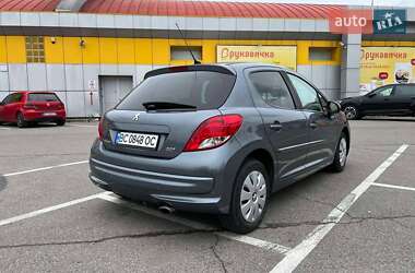 Хэтчбек Peugeot 207 2010 в 
