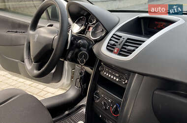 Хетчбек Peugeot 207 2008 в 