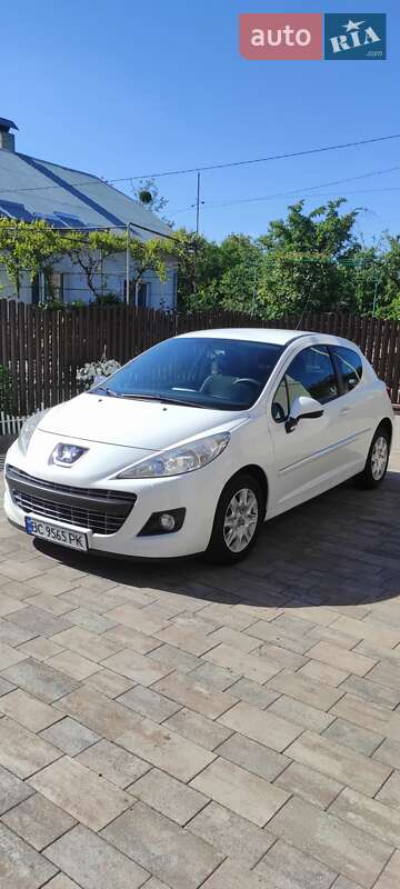 Хэтчбек Peugeot 207 2011 в 