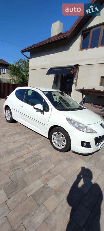 Хэтчбек Peugeot 207 2011 в Стрые