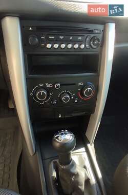 Хэтчбек Peugeot 207 2011 в 