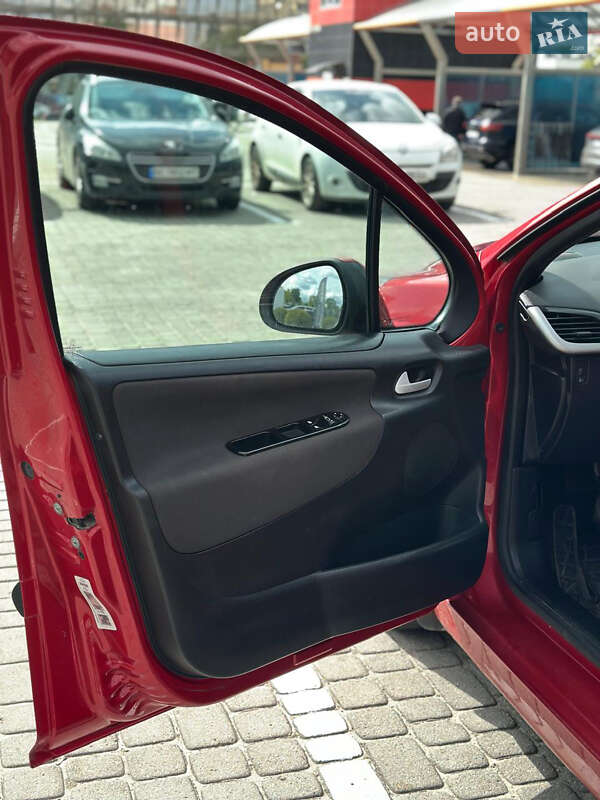 Хэтчбек Peugeot 207 2006 в Львове