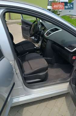 Хэтчбек Peugeot 207 2009 в 