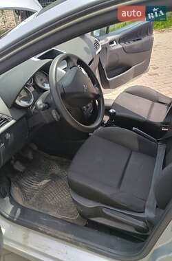 Хэтчбек Peugeot 207 2009 в 