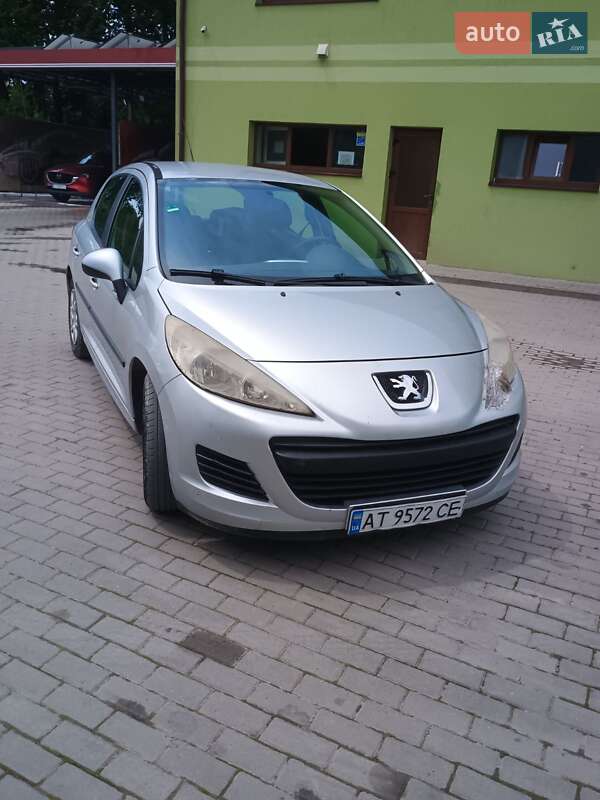 Хэтчбек Peugeot 207 2009 в 