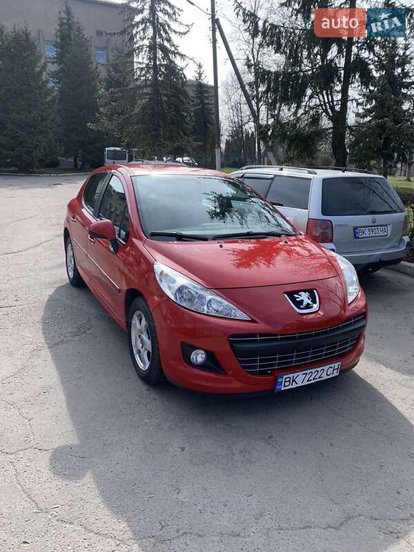Peugeot 207 2011 Peugeot 207 2011