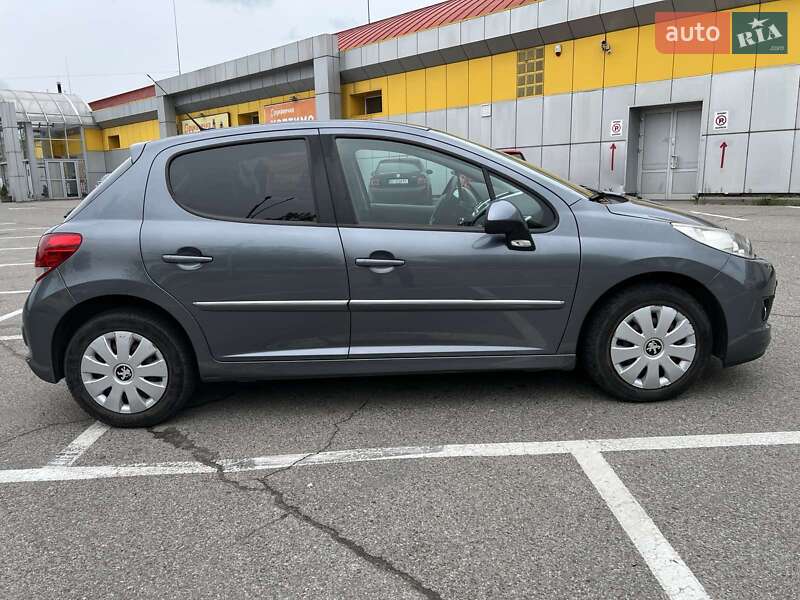 Хэтчбек Peugeot 207 2010 в Львове