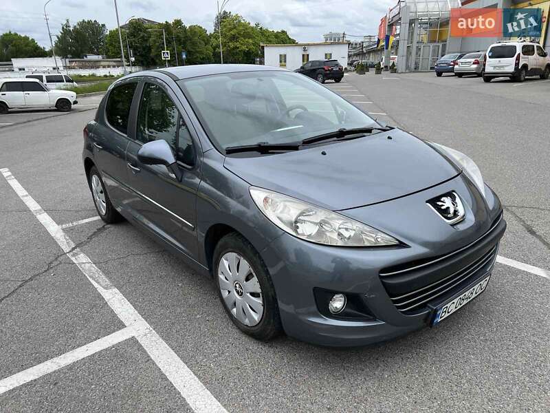 Хэтчбек Peugeot 207 2010 в Львове