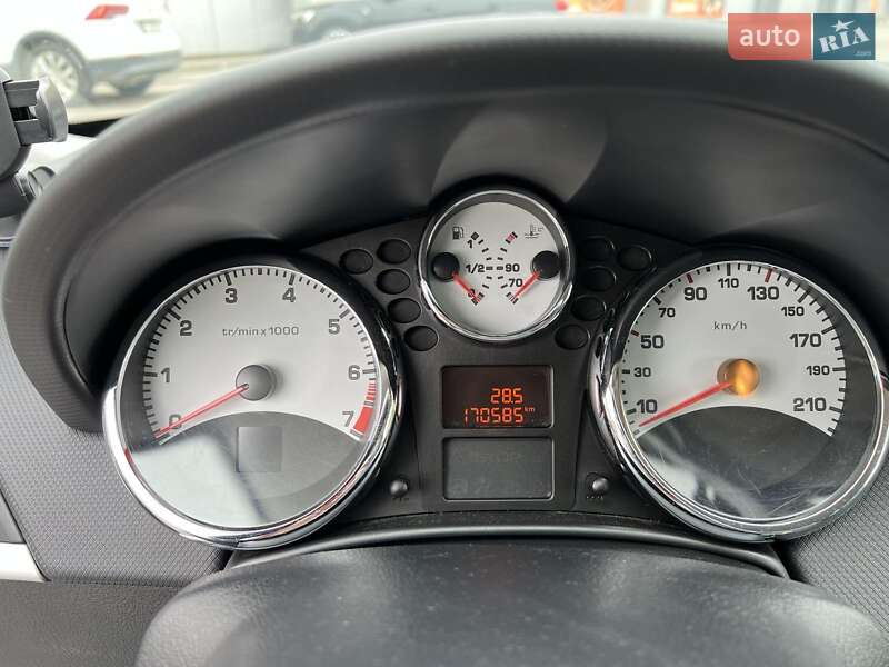 Хэтчбек Peugeot 207 2010 в Львове