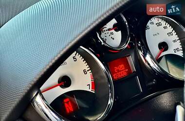 Хэтчбек Peugeot 207 2010 в 
