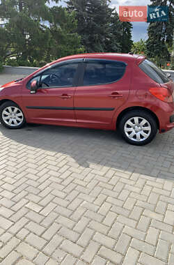 Хэтчбек Peugeot 207 2006 в 