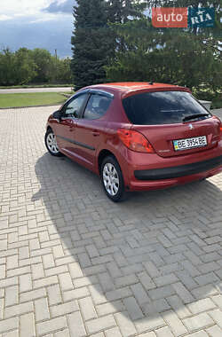 Хэтчбек Peugeot 207 2006 в 