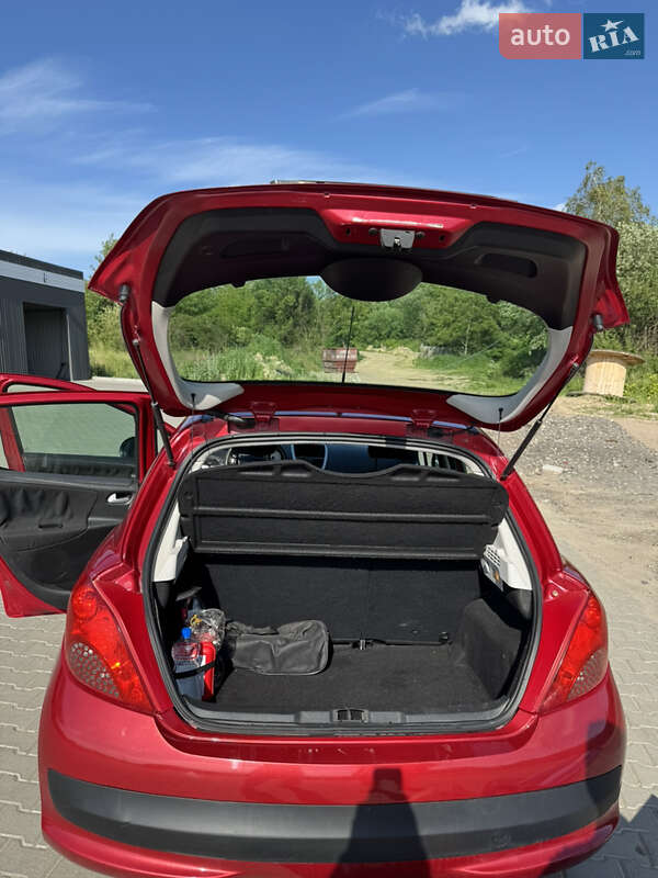 Хэтчбек Peugeot 207 2006 в Львове