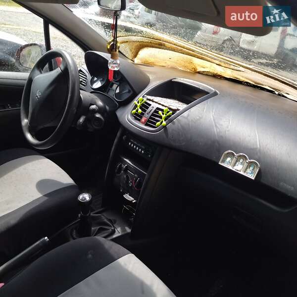 Хетчбек Peugeot 207 2008 в Баранівці