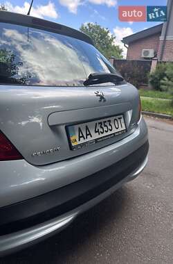 Хетчбек Peugeot 207 2010 в 