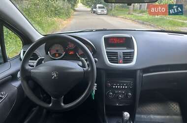 Хетчбек Peugeot 207 2010 в 