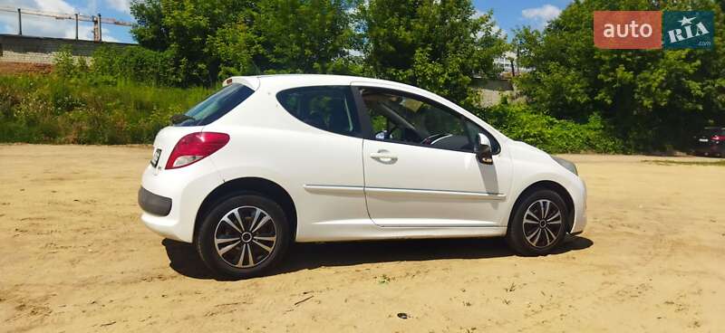 Peugeot 207 2012