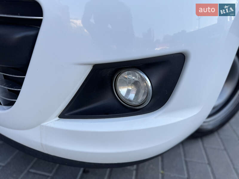 Хетчбек Peugeot 207 2011 в Києві