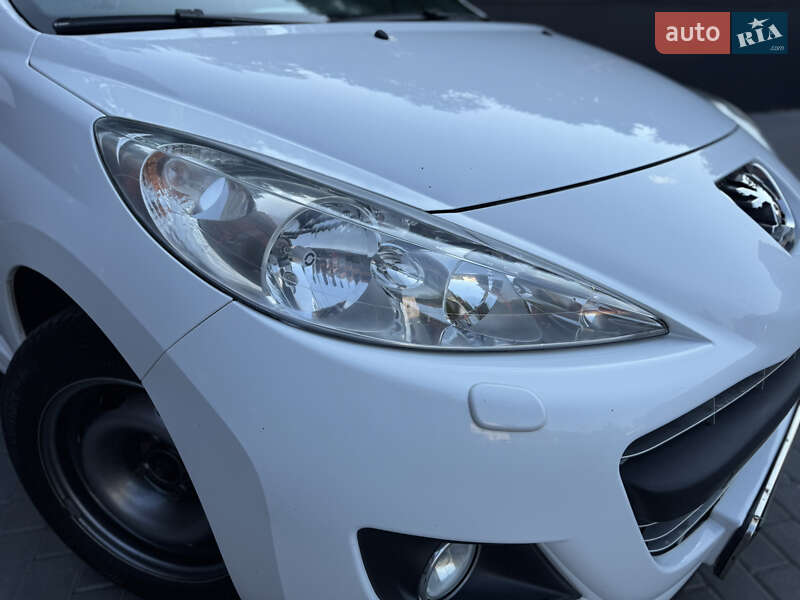 Хетчбек Peugeot 207 2011 в Києві